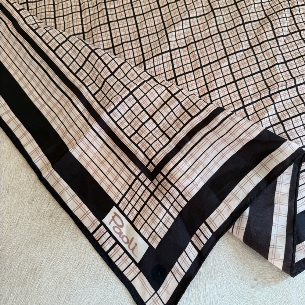 Vintage Paoli signed scarf Elegant Brown and cream Checkered scarf - Picture 2 of 6